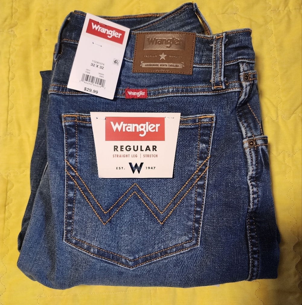 Wrangler 32x32 Straight Leg Stretch BNWT Mens